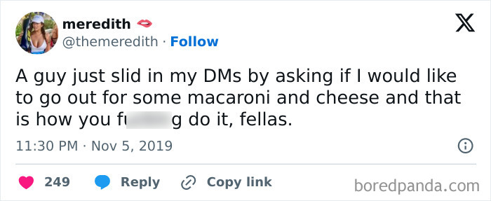 Tweet about dating in your 30s, featuring a humorous macaroni and cheese invitation.