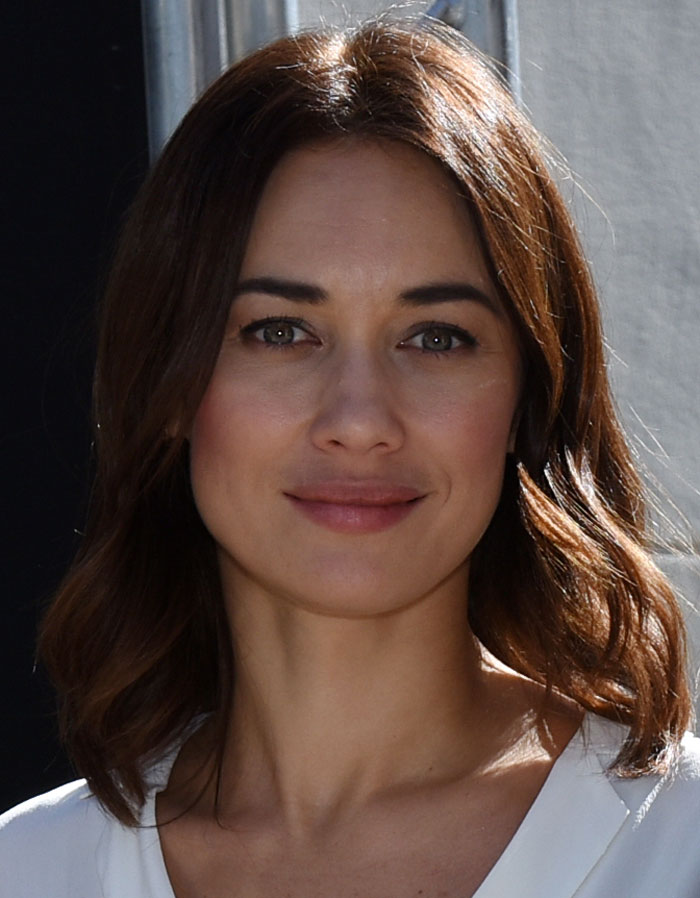 A person with brown hair smiling, representing celebrities who lost fame.