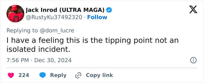 Tweet screenshot about a marriage incident after a wife kisses a singer on stage.