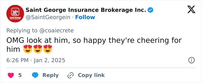 Guards Break Into Applause As Adorable Stray Dog Becomes First To Cross Romania-Hungary Border Guards Break Into Applause As Adorable Stray Dog Becomes First To Cross Romania-Hungary Border