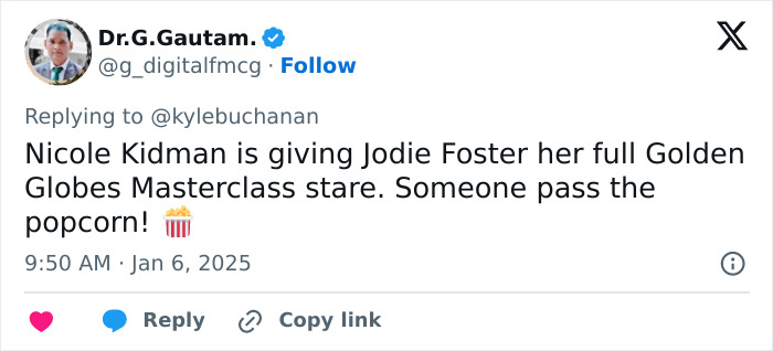 Tweet analyzing Nicole Kidman's behavior toward Jodie Foster, comparing it to a "Golden Globes Masterclass stare.
