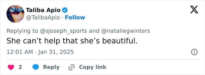 Tweet response about White House correspondent's outfits, mentioning beauty, dated January 31, 2025.