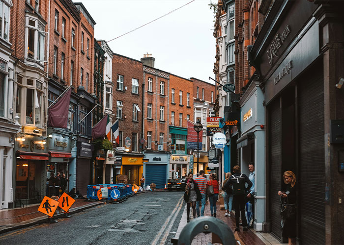 “The Constitution Doesn't Apply Here”: Europeans Share Their Worst American Tourist Encounters