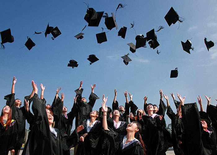 23 Comportamientos lamentables de personas que "tocaron techo" en el instituto