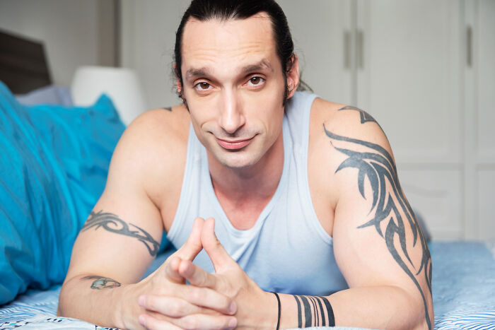 36 Non-Toxic Ways To Spot A Guy Who’s Completely Secure In His Masculinity