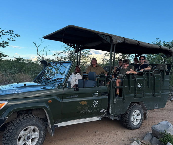 Martha Stewart Accused Of Making Embarrassing Photoshop Fail: &ldquo;Where Did Your Hand Go?&rdquo;