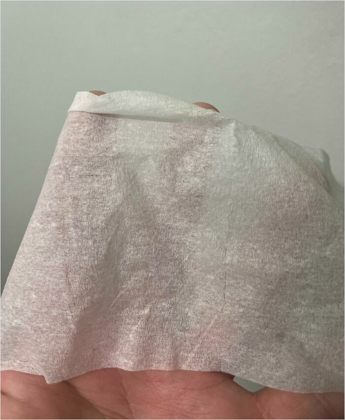 Le di dinero a mi compañero de piso para que comprara una marca muy concreta de papel higiénico cuando fue a la tienda. Me trajo esto. Cuando le pregunté, me dijo que tenían el tipo que yo había pedido, pero que había comprado éste porque era más barato. Se quedó con el cambio.