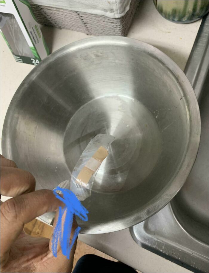 Mi compañero de piso admitió haber usado mi bol de batidora para remojarse los pies mientras tenía una uña encarnada