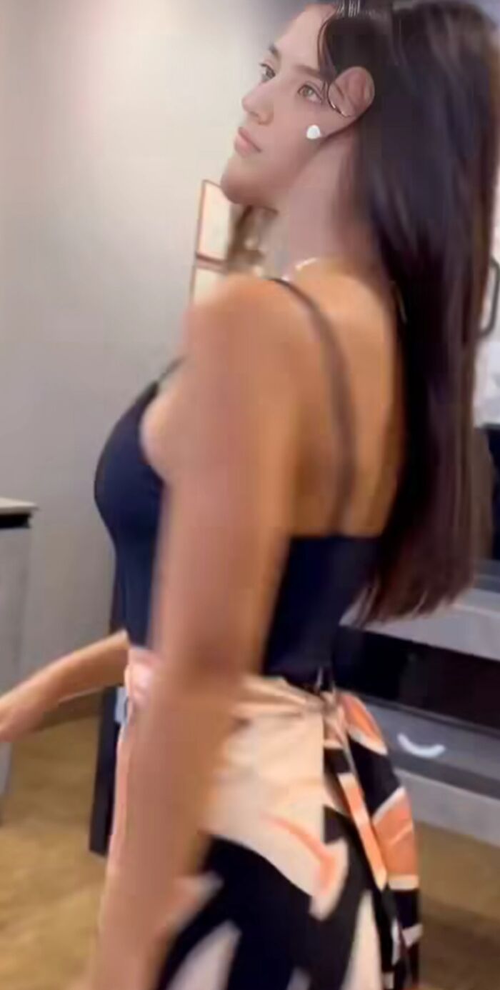 Al pausar en este momento concreto