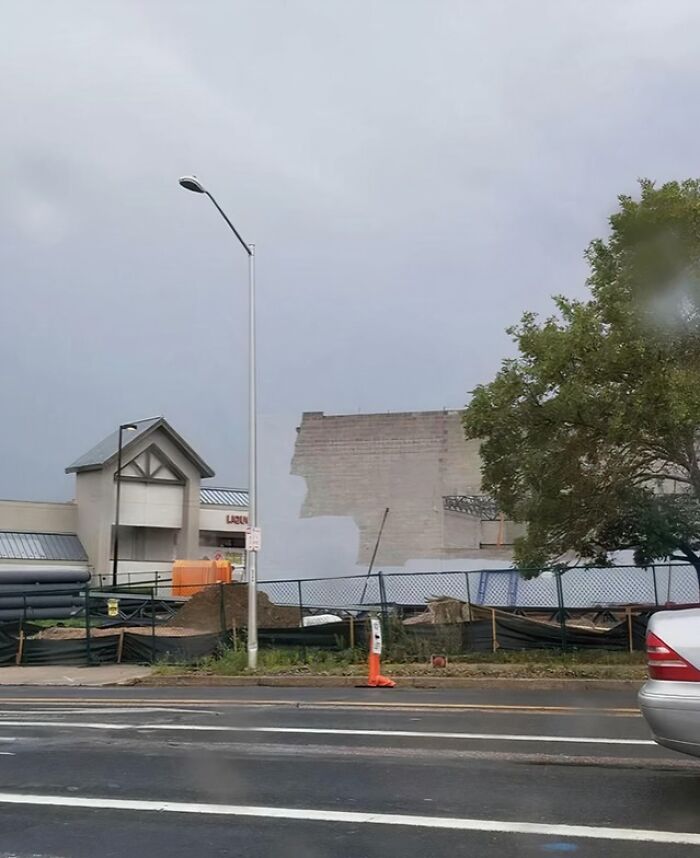 This Building Paint That Matches The Sky