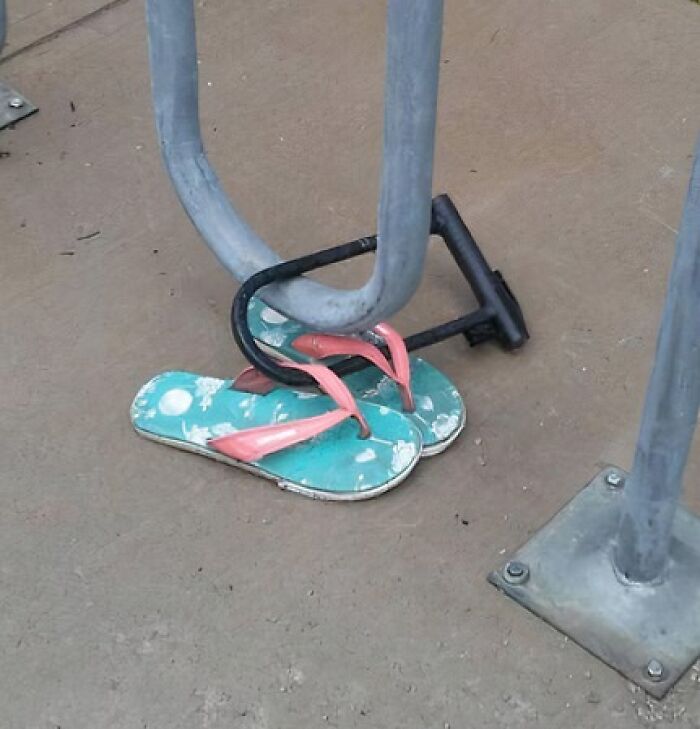 From Bad Decisions To Bizarre Timing, Here Are 40 Cursed Images That Defy Explanation