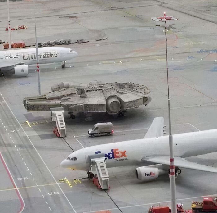 From Bad Decisions To Bizarre Timing, Here Are 40 Cursed Images That Defy Explanation