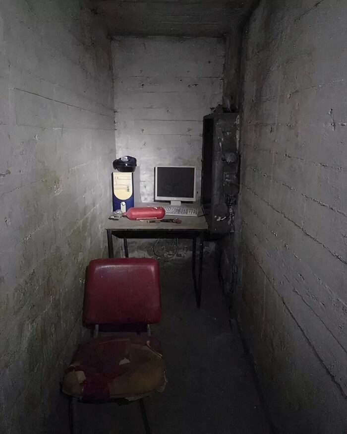 From Bad Decisions To Bizarre Timing, Here Are 40 Cursed Images That Defy Explanation