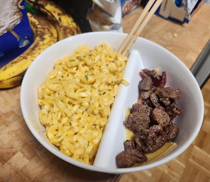 Bowl with mac and cheese and beef, highlighting popular every home finds.