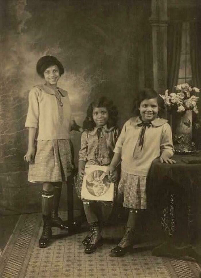 A Picture Of 3 Sisters Taken Almost 100 Years Ago