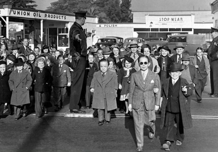 Actors Who Were To Portray The Munchkins In The Wizard Of Oz Arriving At Mgm Studios In 1938