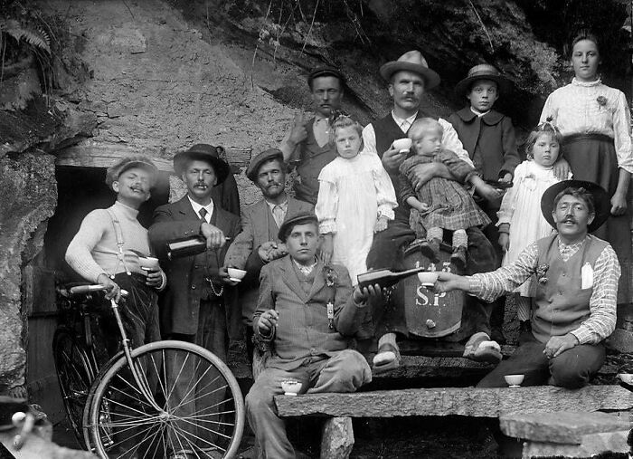 Between 1900 And 1930, A Destitute Seed Pedlar Took More Than 5000 Photographs Of Daily Life In An Isolated Valley To The South Of The Alps. They Were Rediscovered Long After His Death. I Can't Convey How Amazing These Images Are