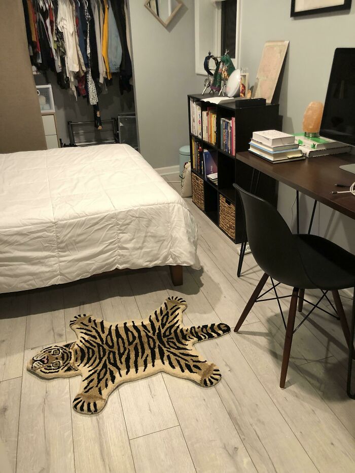 Tiger rug in a bedroom, a result of funny online shopping fails.