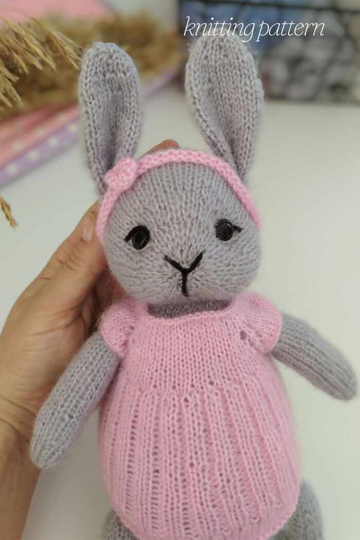 A Perfect Little Project For Easter: My Knitting Pattern Bunnies (6 Pics)