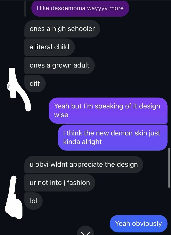 Text conversation discussing character design and fashion preferences.