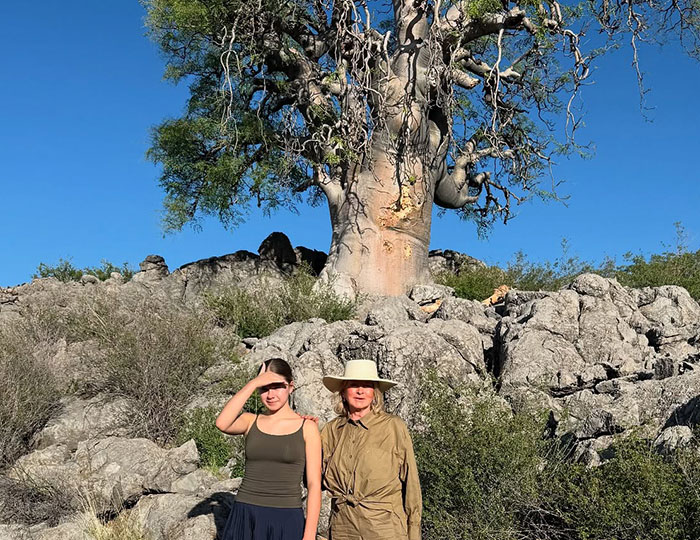 Martha Stewart Accused Of Making Embarrassing Photoshop Fail: &ldquo;Where Did Your Hand Go?&rdquo;