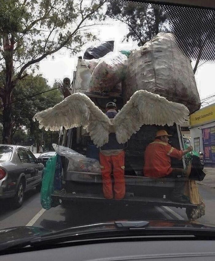 From Bad Decisions To Bizarre Timing, Here Are 40 Cursed Images That Defy Explanation