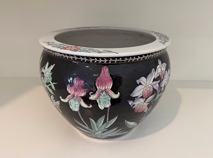 Elegant black floral ceramic vase, a luxury belonging potentially for sale amidst influencer's financial crisis.