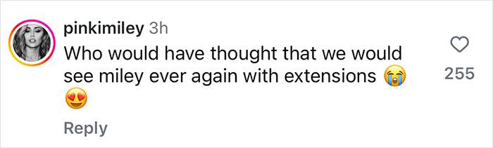 Comment on Miley Cyrus' look with extensions, showing fan surprise.