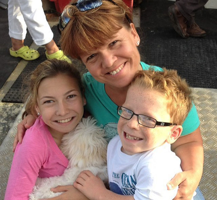 People Sympathize With ‘Harry Potter’ Actor Warwick Davis As He Sues Hospital After Wife’s Passing People Sympathize With ‘Harry Potter’ Actor Warwick Davis As He Sues Hospital After Wife’s Passing