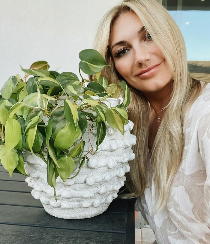 These 36 Server Stories About Celeb Encounters Are A Reminder To Always Be Polite