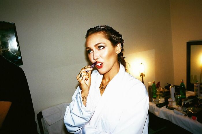 These 36 Server Stories About Celeb Encounters Are A Reminder To Always Be Polite