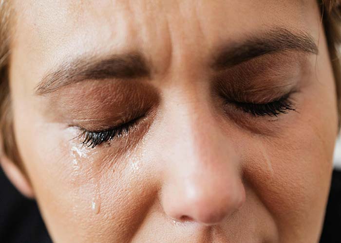 Man Calls Mom Sobbing After Catching His Brother With His GF, She Watches Her Family Fall Apart Man Calls Mom Sobbing After Catching His Brother With His GF, She Watches Her Family Fall Apart