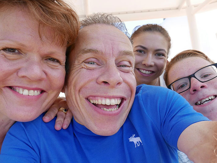 People Sympathize With ‘Harry Potter’ Actor Warwick Davis As He Sues Hospital After Wife’s Passing People Sympathize With ‘Harry Potter’ Actor Warwick Davis As He Sues Hospital After Wife’s Passing