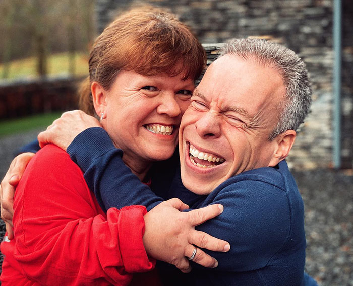 People Sympathize With ‘Harry Potter’ Actor Warwick Davis As He Sues Hospital After Wife’s Passing People Sympathize With ‘Harry Potter’ Actor Warwick Davis As He Sues Hospital After Wife’s Passing
