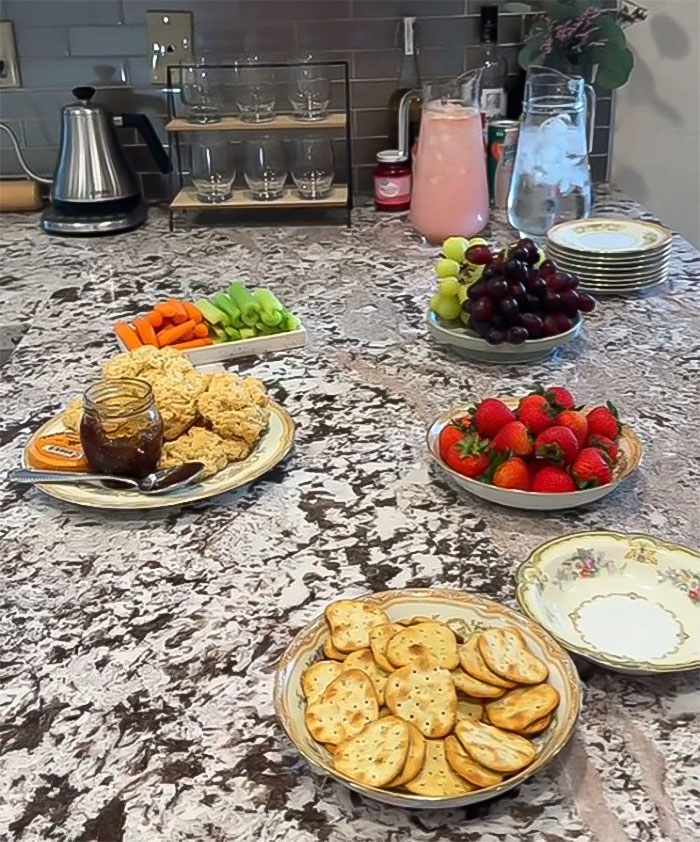 &ldquo;It&rsquo;s So Hard To Make Friends&rdquo;: Woman Breaks Down After Throwing Lavish Party That No One Went To