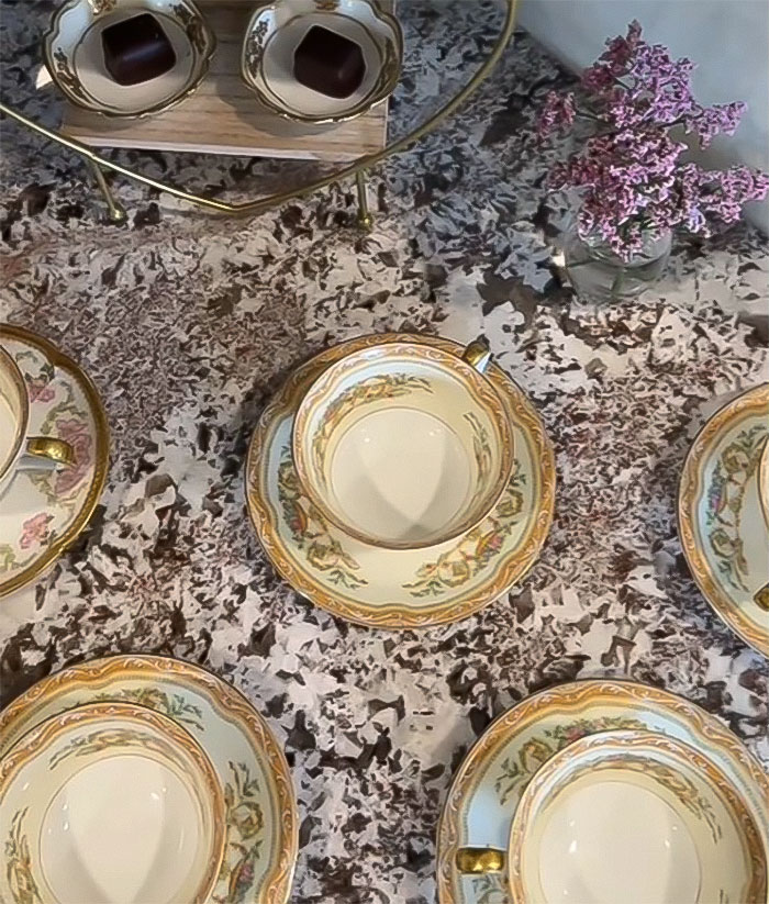 &ldquo;It&rsquo;s So Hard To Make Friends&rdquo;: Woman Breaks Down After Throwing Lavish Party That No One Went To