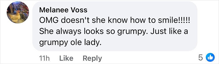Comment criticizing Melania Trump's portrait, mentioning her expression. Comment criticizing Melania Trump's portrait, mentioning her expression.
