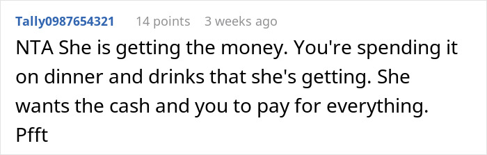 Reddit comment discussing refusing to split raffle winnings with girlfriend.