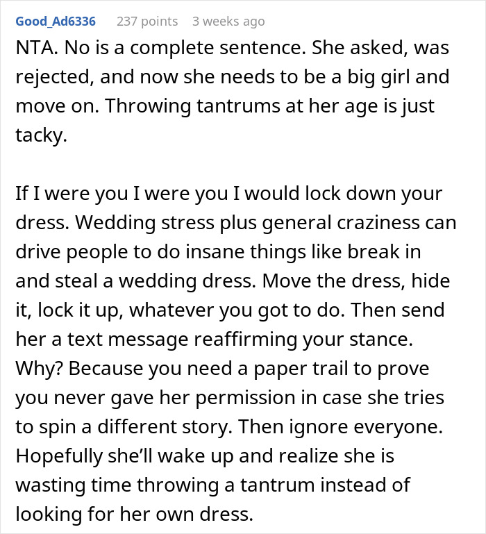 Bride Threatens To Steal Stepsister’s Wedding Dress, She Gives Her Back The Invitation Instead Bride Threatens To Steal Stepsister’s Wedding Dress, She Gives Her Back The Invitation Instead