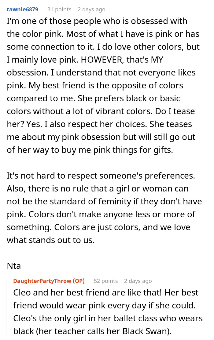 Text discussion on color preferences, focusing on a pink-themed party and respecting individual tastes.