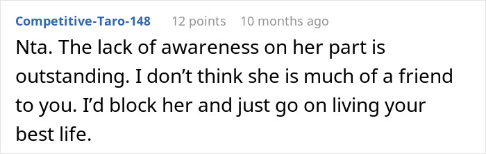 Text response suggesting advice on a friend's wedding and uninvitation.