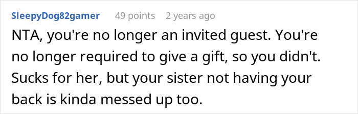 Reddit comment discussing a wedding cake issue related to an uninvited guest.