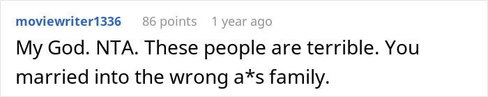 Reddit comment criticizing family expectations at a wedding event.