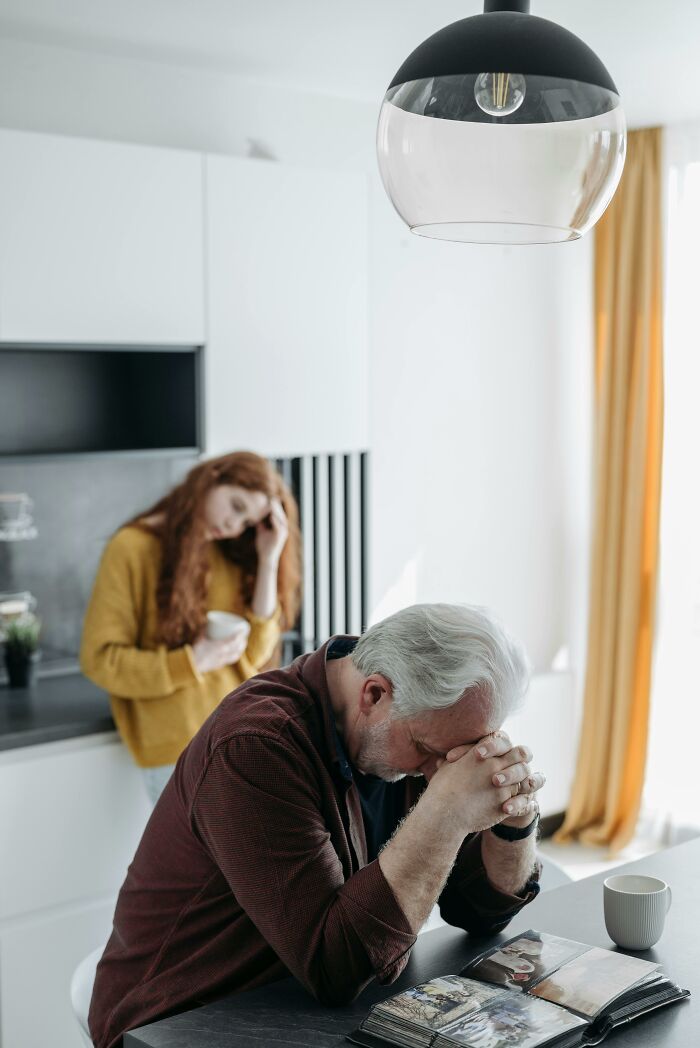 “I Cut Contact With Him”: 30 Parenting Mistakes From Dads That Leave Scars On Daughters