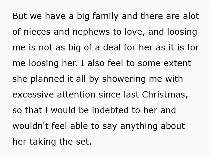 Text discussing family dynamics and feeling manipulated over a silverware set. Text discussing family dynamics and feeling manipulated over a silverware set.