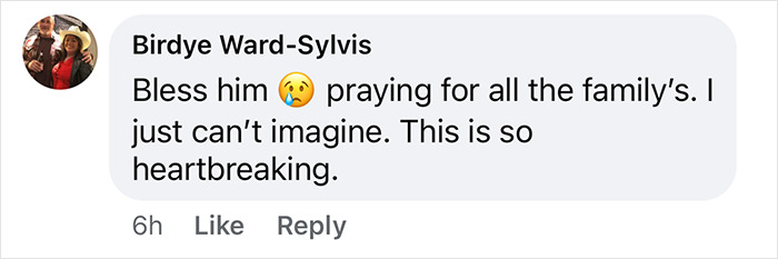 Comment expressing prayers and heartbreak over a tragic American Airlines plane crash.