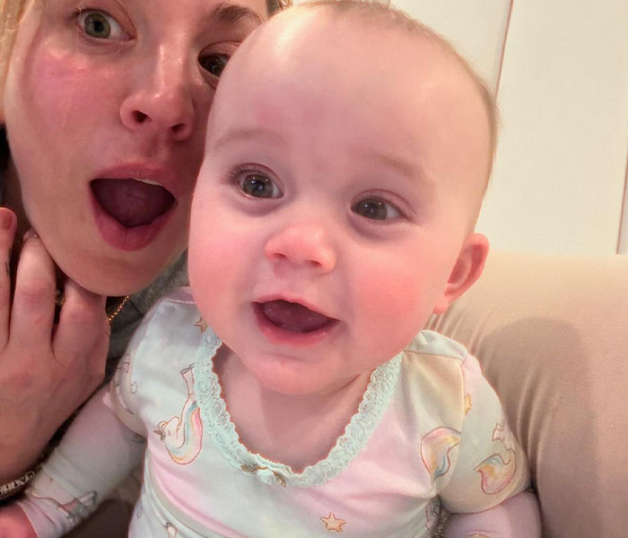 Kaley Cuoco y su pequeña Matilda