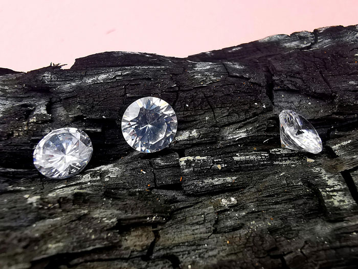 Tourist Turns A $10 Ticket Into $500K With Incredibly Lucky 7-Carat Diamond Find Tourist Turns A $10 Ticket Into $500K With Incredibly Lucky 7-Carat Diamond Find