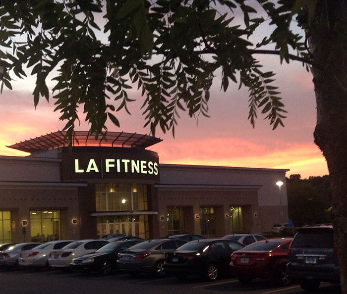 “We Never Went Back”: 30 Reasons That Made People Ditch A Company For Good