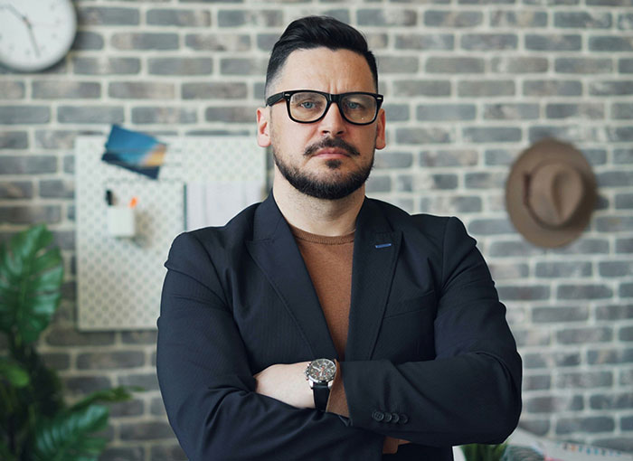 40 Cringey Behaviors That Scream “I Peaked In High School”